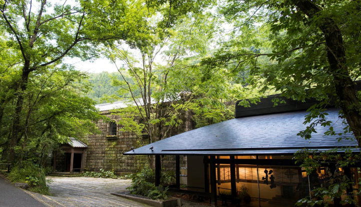 Traditional Japanese architecture of Myoken Ishiharaso ryokan in Kirishima, Kagoshima.