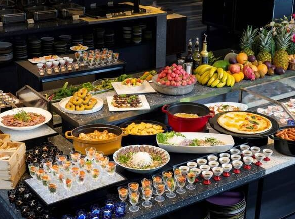 Huge family-friendly dinner buffet with over 90 items at Kirishima Kokusai Hotel